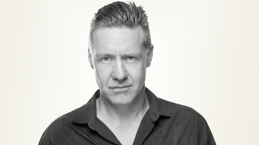 Foto: Nationaltheatret Mads Ousdal kommer til Kristiansand folkebibliotek. Foto: Nationaltheatret