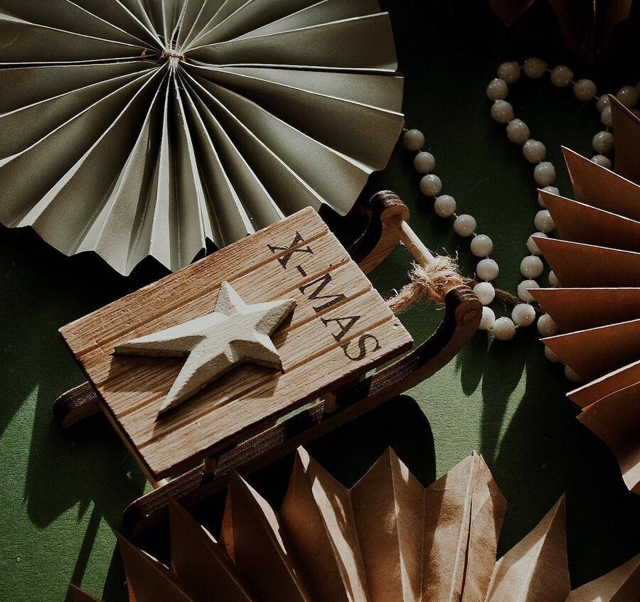 Hjemmelagde julestjerner. Illustrasjonsbilde: Pexels.com/Dagmara Dombrovska Hjemmelagde julestjerner.