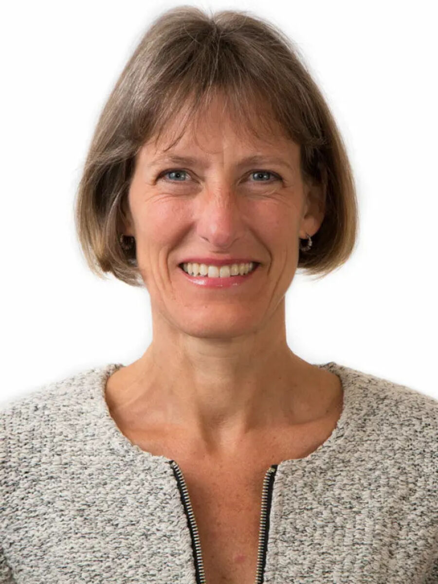 Kirsten Sandberg Natvig vil gi praktiske råd til hva som må gjøres når en nærstående dør. (Foto: Panoramanyheter.no) Portrett av dame