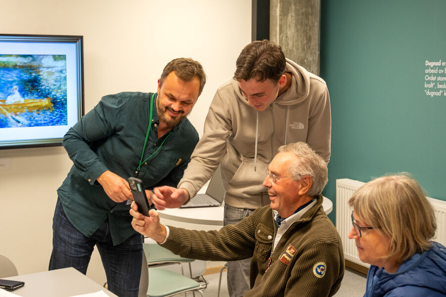 Har du spørsmål om bruk av mobil, nettbrett eller datamaskin? Ønsker du å bli tryggere på internett og digitale tjenester?